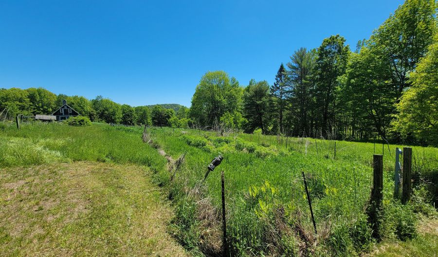 310 Sky View Ln, Barnet, VT 05821 - 1 Beds, 2 Bath