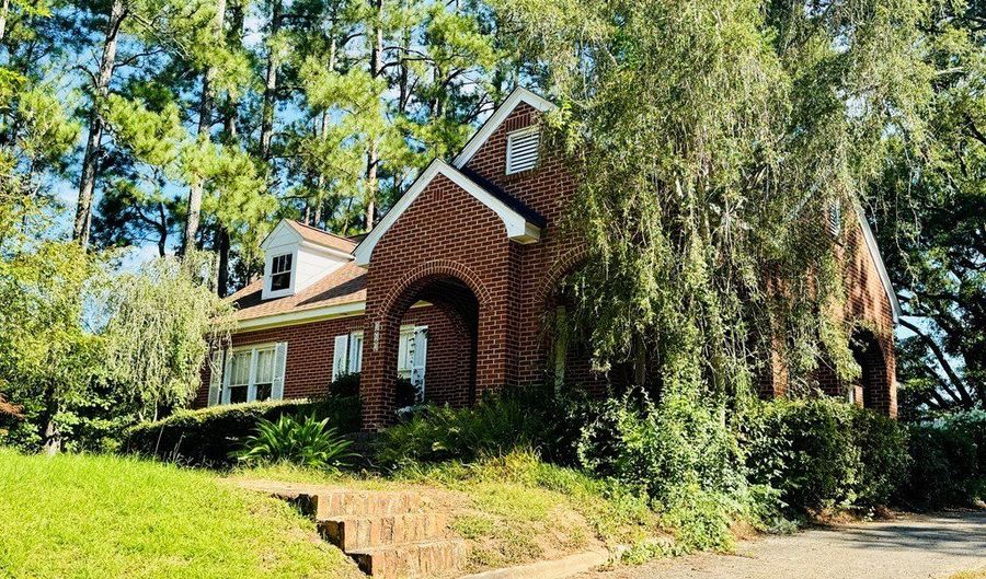 302 Chestnut St, Abbeville, SC 29620 - 3 Beds, 2 Bath