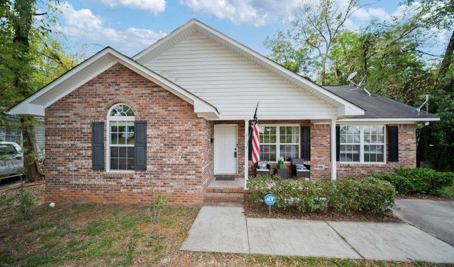 817 Church St, Camden, SC 29020 - 3 Beds, 2 Bath