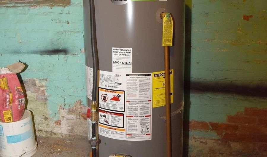 604 Comstock, Adrian, MI 49221 - 4 Beds, 2 Bath