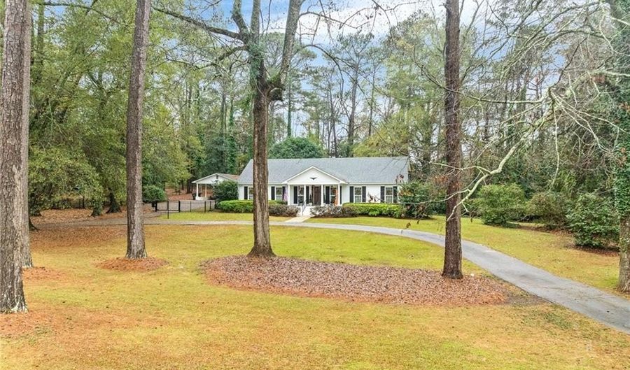 740 MOORES MILL Rd, Auburn, AL 36830 - 4 Beds, 4 Bath