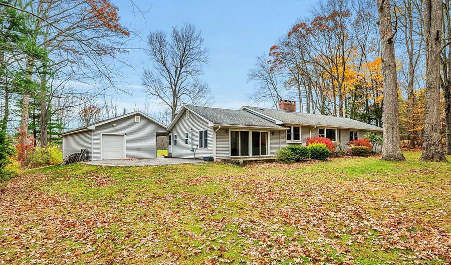 23 Loeffler Rd, Bloomfield, CT 06002 - 4 Beds, 3 Bath