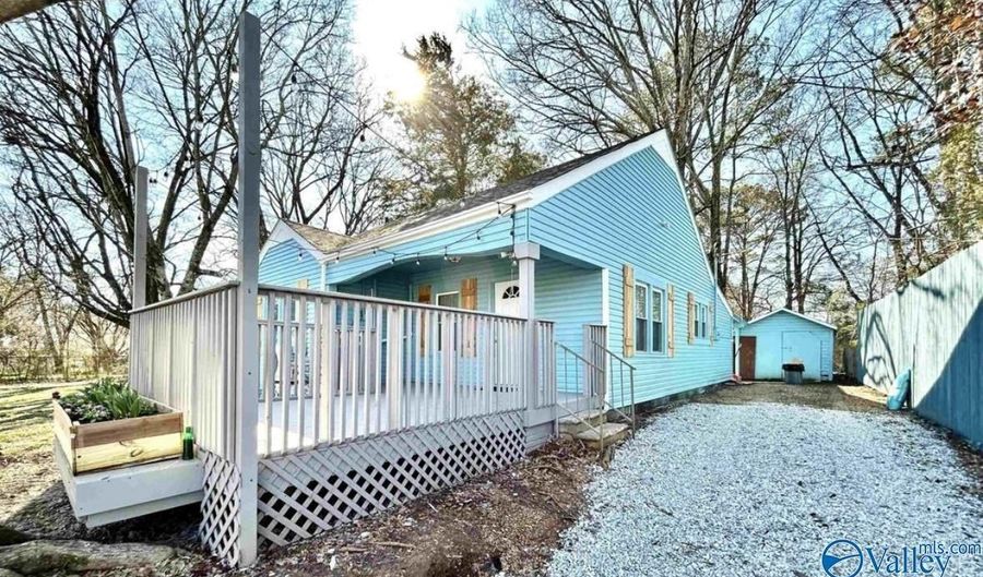 304 Colbert St, Athens, AL 35611 - 2 Beds, 1 Bath