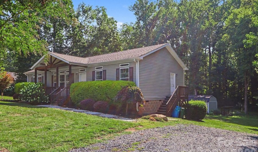 806 New Castle Ct, Albemarle, NC 28001 - 3 Beds, 2 Bath