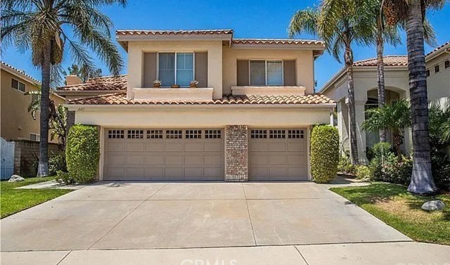 823 S Parkglen Pl, Anaheim, CA 92808 - 4 Beds, 4 Bath