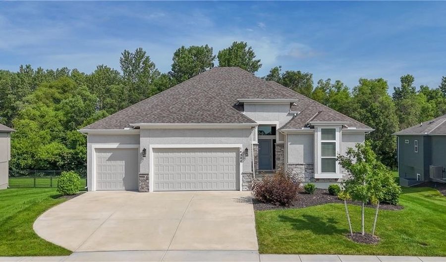 14500 Aurora Ln, Basehor, KS 66007 - 4 Beds, 3 Bath
