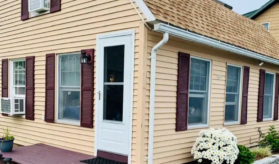 42 Noble Ave, Groton, CT 06340 - 3 Beds, 1 Bath