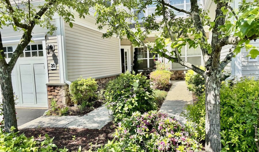 20 Great Hill Dr 20, Bethel, CT 06801 - 3 Beds, 3 Bath