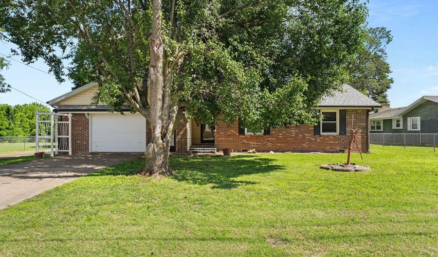 800 E Prairie Ln, Ash Grove, MO 65604 - 2 Beds, 2 Bath