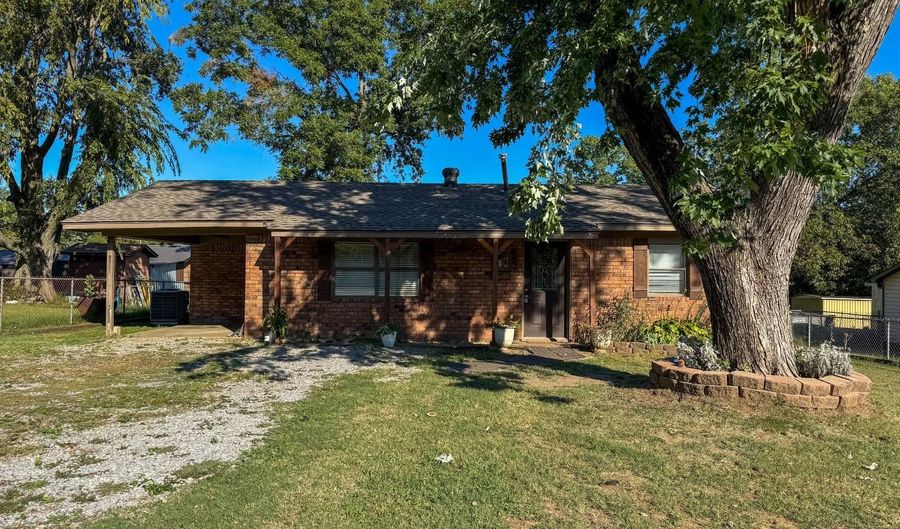 2804 N Pine St, McAlester, OK 74501 - 3 Beds, 2 Bath