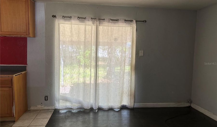 24047 ERMINE Rd, Astor, FL 32102 - 4 Beds, 1 Bath