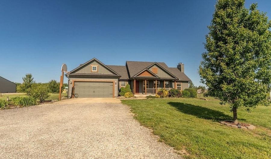 13874 NE County Road 353, Adrian, MO 64720 - 4 Beds, 3 Bath