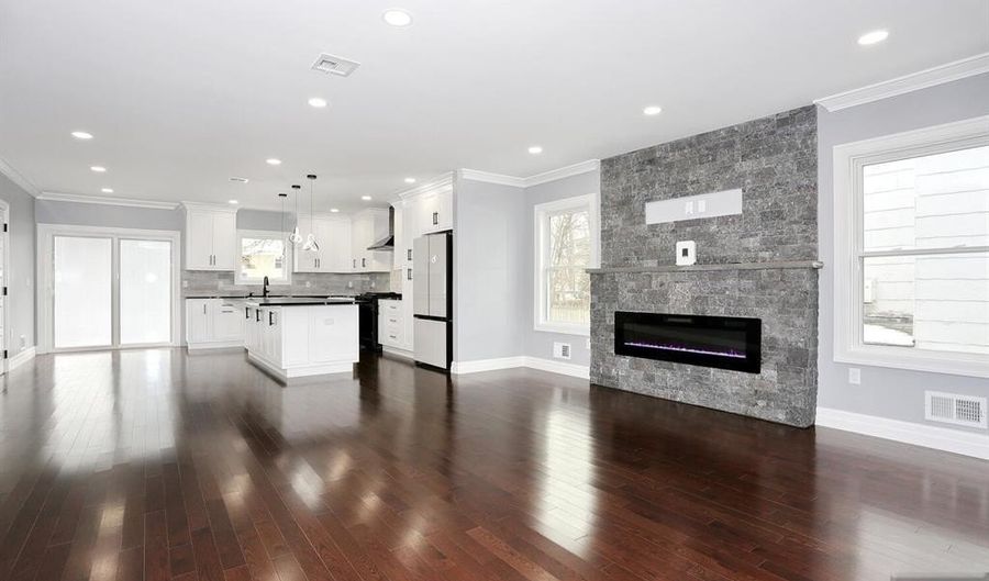 46 Phelps Ave, Bergenfield, NJ 07621 - 6 Beds, 4 Bath