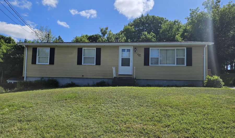381 Birch St, Bangor, ME 04401 - 3 Beds, 1 Bath