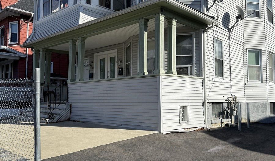 78-80 Harral Ave, Bridgeport, CT 06606 - 3 Beds, 1 Bath