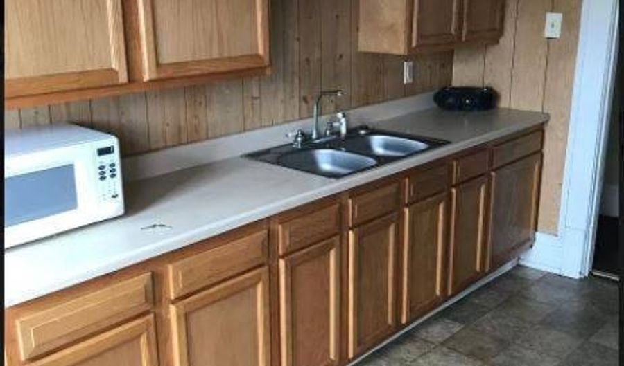 39 S Arch Ave Apt #2, Alliance, OH 44601 - 2 Beds, 1 Bath