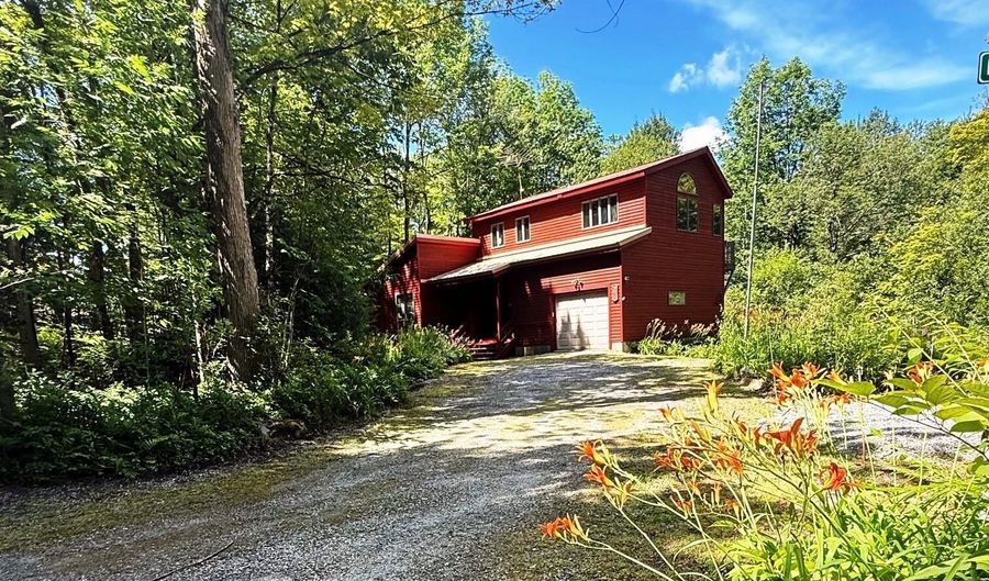 283 Benton Hill Rd, Becket, MA 01223 - 3 Beds, 2 Bath