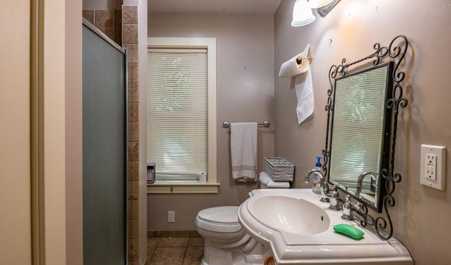 700 FABERS Rd, Reading, PA 19606 - 3 Beds, 2 Bath