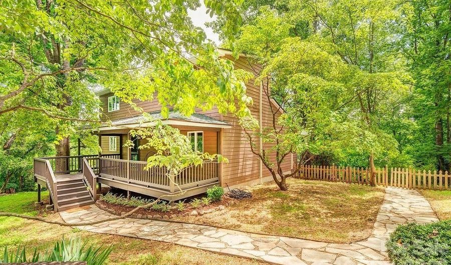14 High Valley Estates Dr, Alexander, NC 28701 - 3 Beds, 2 Bath