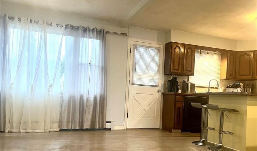 84 N View Ave, Cranston, RI 02920 - 3 Beds, 2 Bath