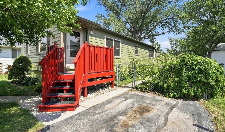 207 8th Ave, Belle Fourche, SD 57717 - 2 Beds, 2 Bath