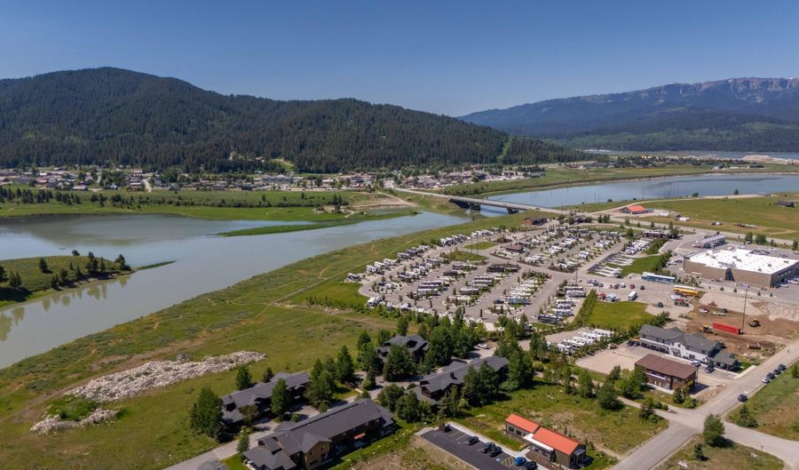 30 C BLUE WING Ln, Alpine, WY 83128 - 3 Beds, 4 Bath