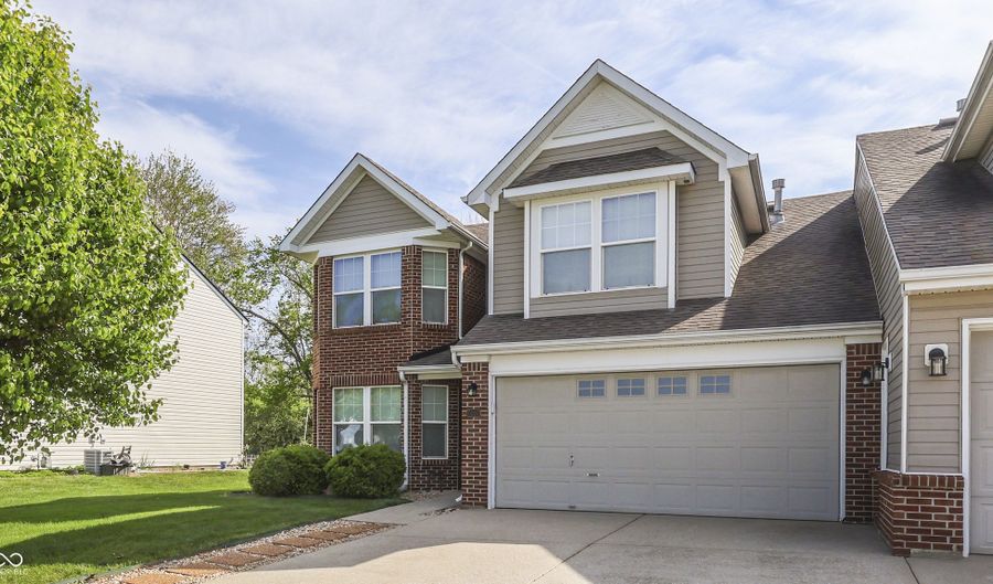 7427 Oak Knoll Dr, Indianapolis, IN 46217 - 2 Beds, 3 Bath