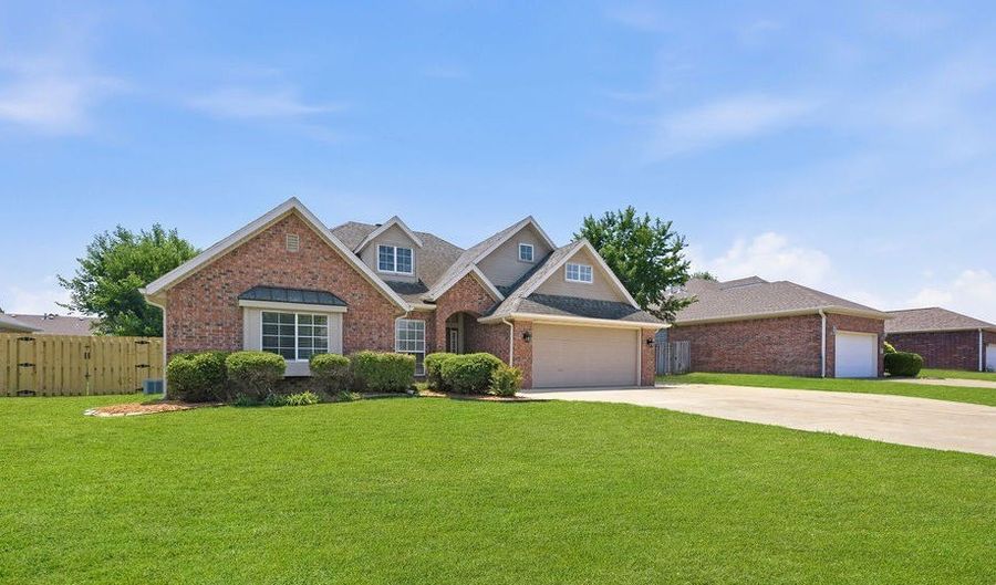 2201 SW Juniper Ave, Bentonville, AR 72713 - 4 Beds, 3 Bath