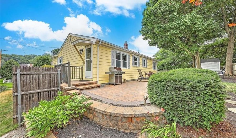 8 Halsey St, North Providence, RI 02911 - 3 Beds, 1 Bath