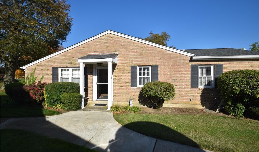 44 Harbor Rd N, Amityville, NY 11701 - 1 Beds, 1 Bath