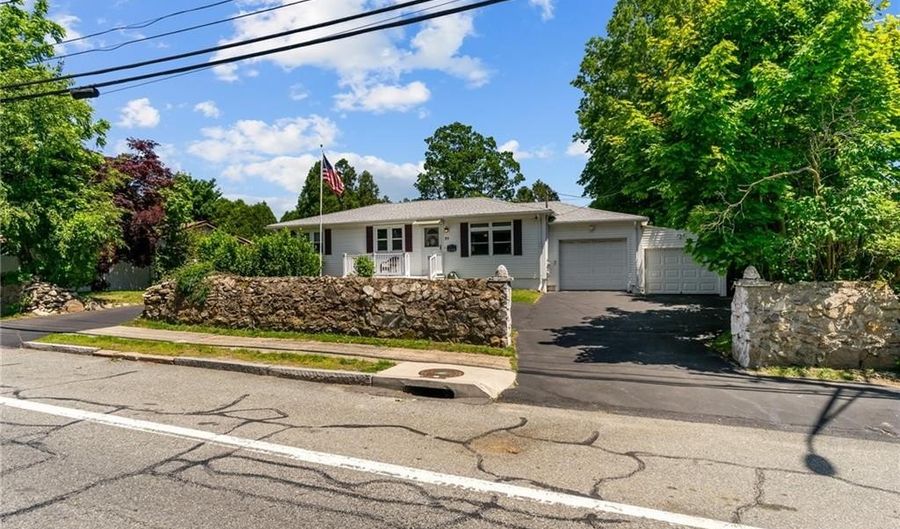 21 High Service Ave, North Providence, RI 02911 - 2 Beds, 3 Bath