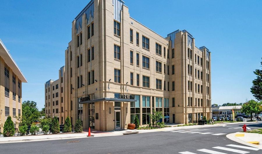 10339 OLD GEORGETOWN Rd 203, Bethesda, MD 20814 - 1 Beds, 2 Bath
