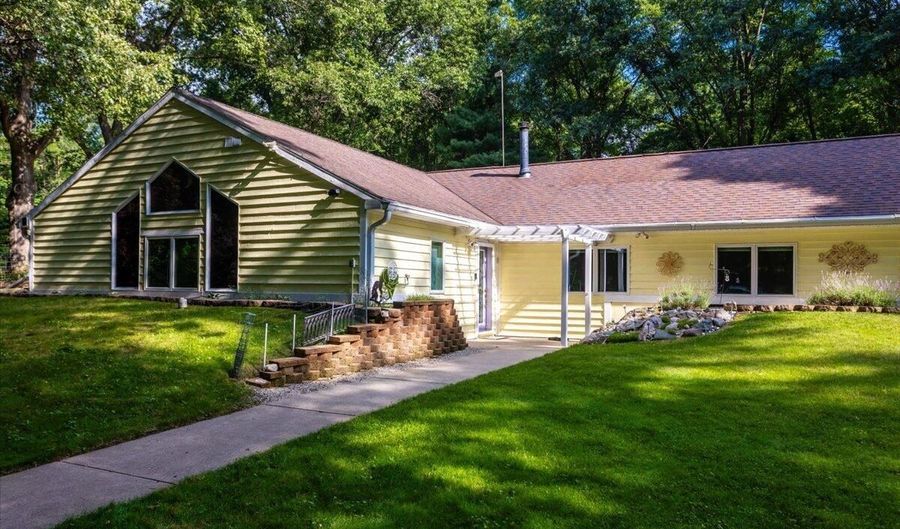 3900 Dursum Ave NE, Ada, MI 49301 - 6 Beds, 3 Bath