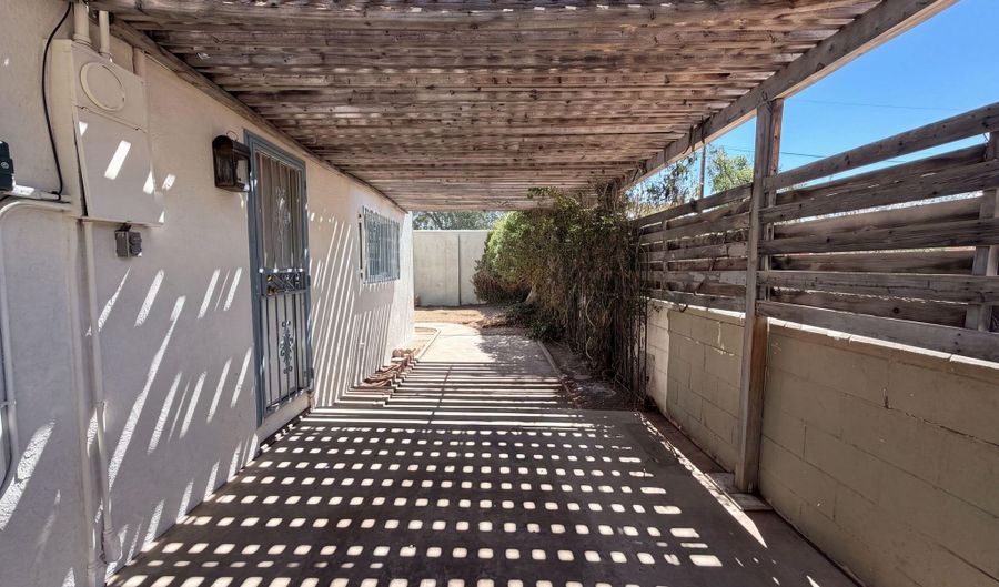 700 Dakota St SE, Albuquerque, NM 87108 - 3 Beds, 2 Bath
