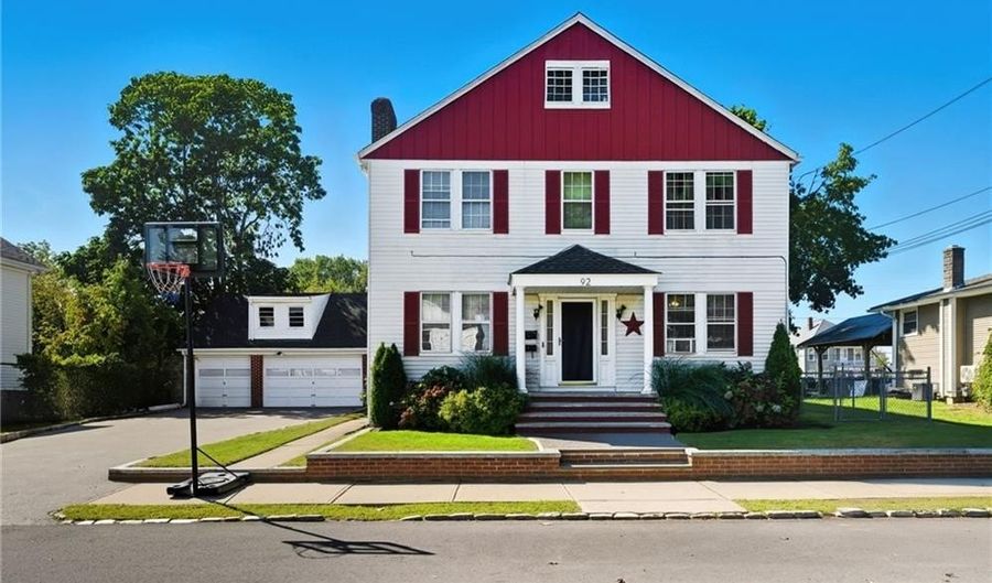 92 Rhode Island St, Cranston, RI 02920 - 6 Beds, 2 Bath