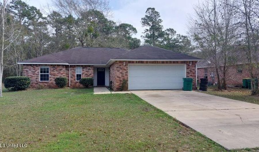1020 Sycamore St, Ocean Springs, MS 39564 - 3 Beds, 2 Bath