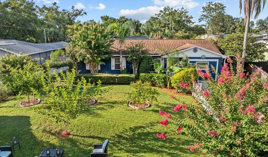 1131 CARLSON Dr, Orlando, FL 32804 - 4 Beds, 2 Bath