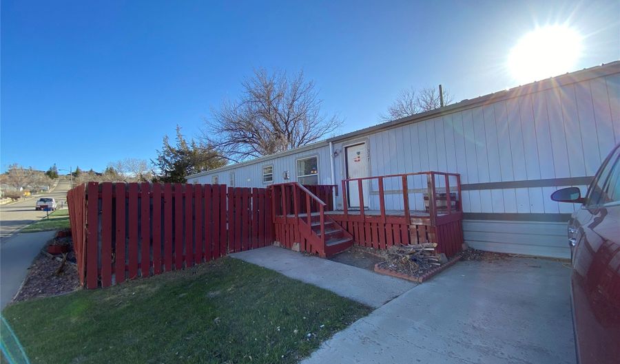 327 11th Ave N, Shelby, MT 59474 - 4 Beds, 2 Bath