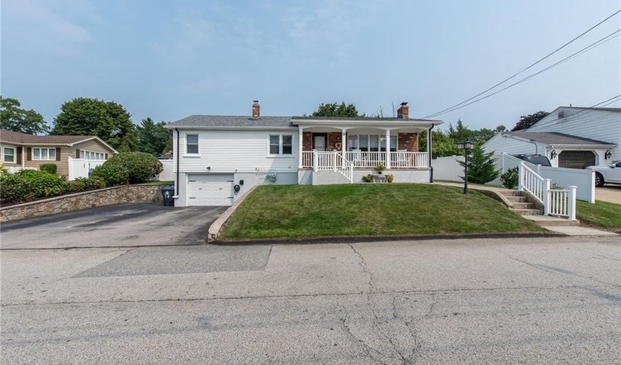 14 Wenscott Ln, North Providence, RI 02904 - 3 Beds, 2 Bath