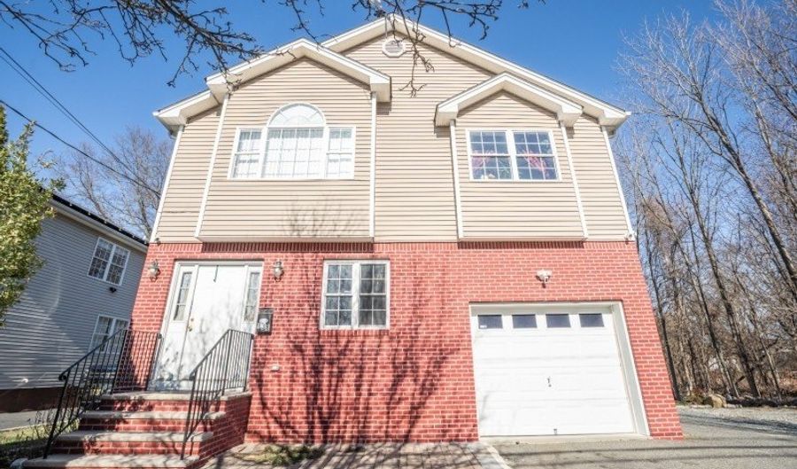 138 S Salem St, Andover, NJ 07801 - 5 Beds, 3 Bath