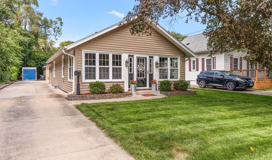 1207 Emma Ave, Des Moines, IA 50315 - 2 Beds, 1 Bath