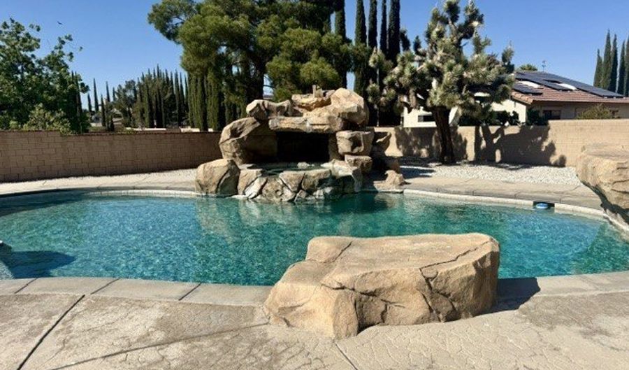 13375 Rincon Rd, Apple Valley, CA 92308 - 4 Beds, 3 Bath