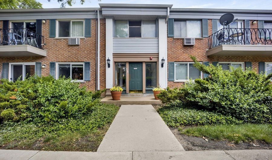 710 E Algonquin Rd J108, Arlington Heights, IL 60005 - 2 Beds, 1 Bath