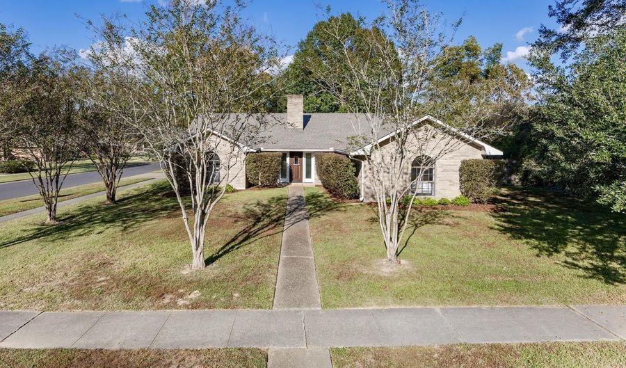 7505 Boone Ave, Baton Rouge, LA 70808 - 3 Beds, 3 Bath