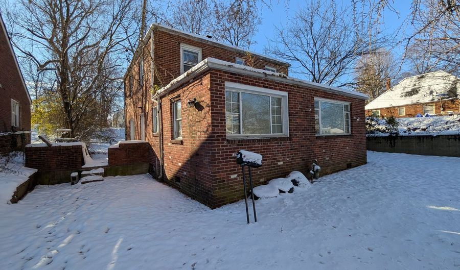 1633 W 10th St, Anderson, IN 46016 - 3 Beds, 2 Bath