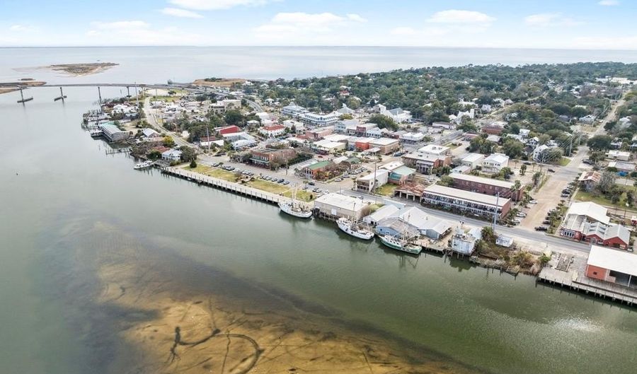 107 Ave B, Apalachicola, FL 32320 - 4 Beds, 3 Bath