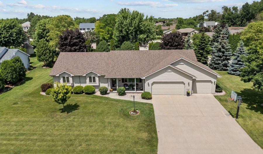 W5982 STRAWFLOWER Drive, Appleton, WI 54915 - 3 Beds, 3 Bath