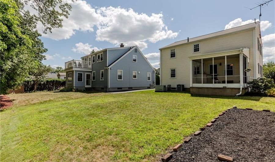 19 Longue Vue Ave, North Providence, RI 02904 - 3 Beds, 2 Bath
