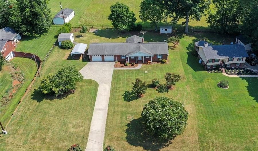 167 Fairway Rd, Advance, NC 27006 - 3 Beds, 2 Bath