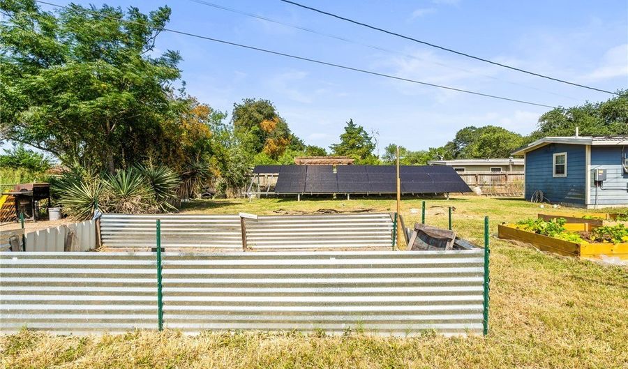 1011 Kleberg St, Alice, TX 78332 - 3 Beds, 2 Bath